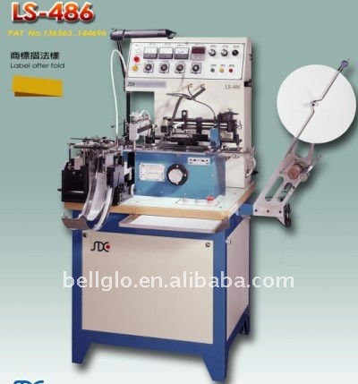 Garment label cutting machine