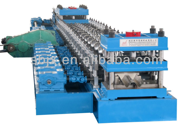 Guard rail roll forming machine