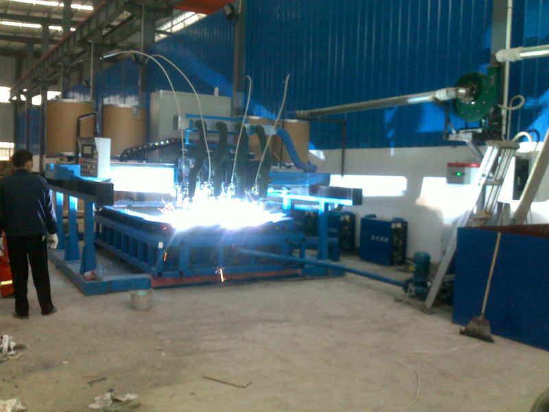 Hardfacing machines for welding steel plate