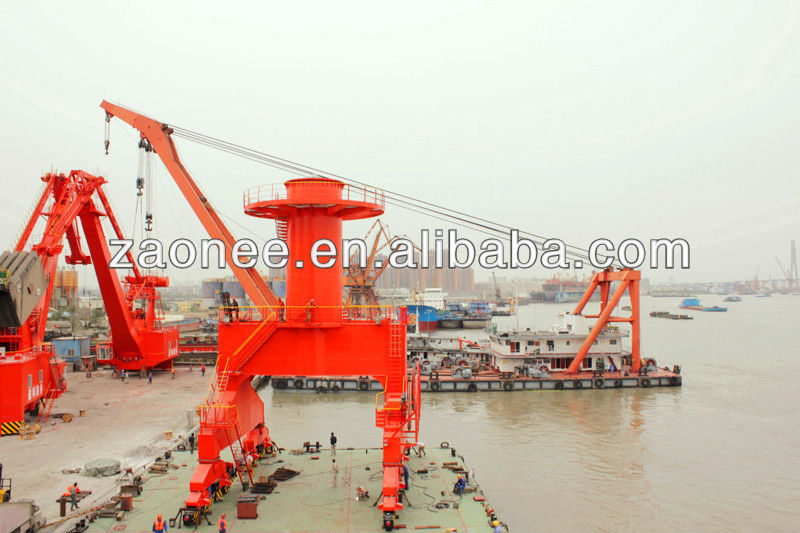 Heavy duty mobile portal crane for seaport