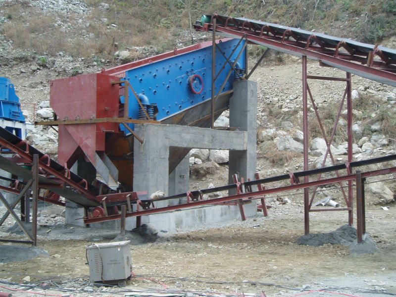 High efficiency rock vibrating screen