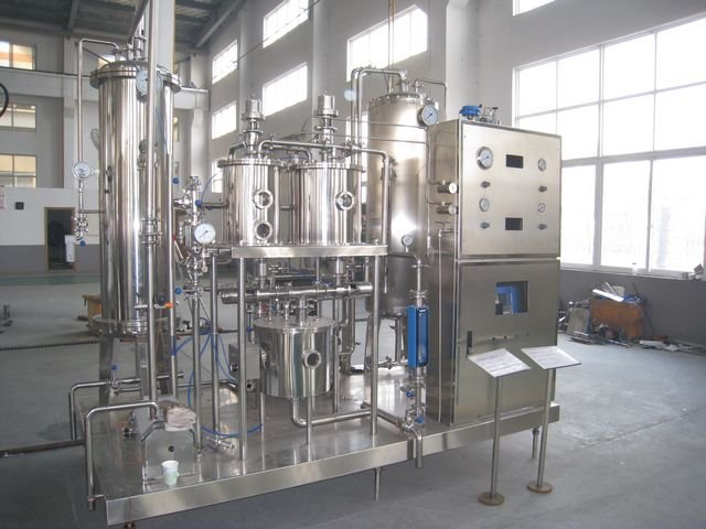 High speed carbonated beverage mixing machine