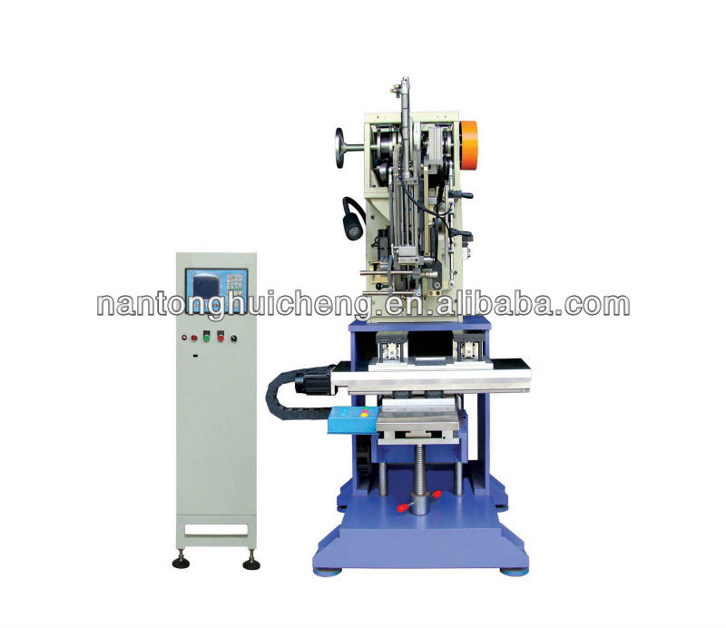 High speed flat wire tufting machine