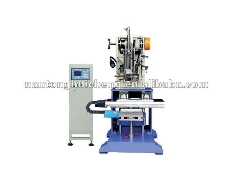 High speed flat wire tufting machine