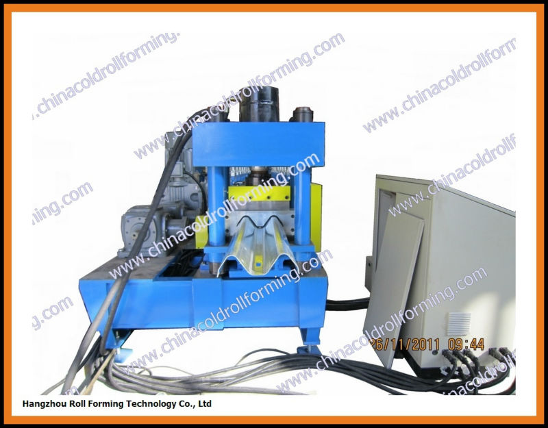 Highway guardrail roll forming machine