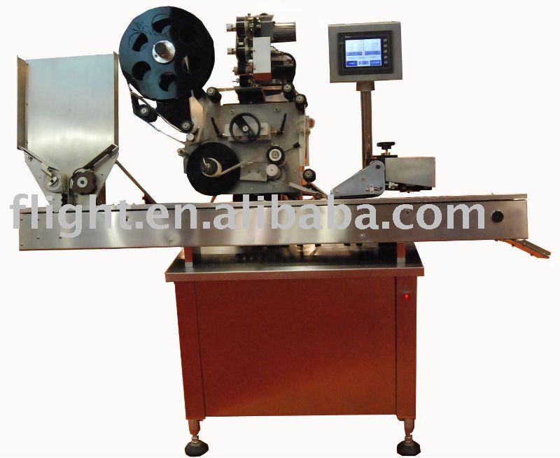 Horizontal type automatic labeling machine