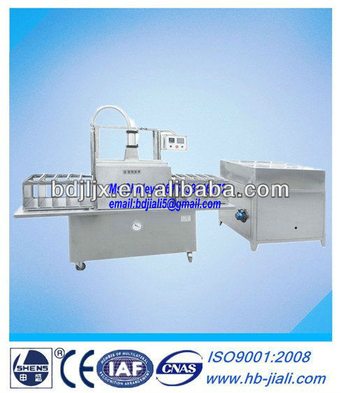 Industrial vacuum cooker for candy machine