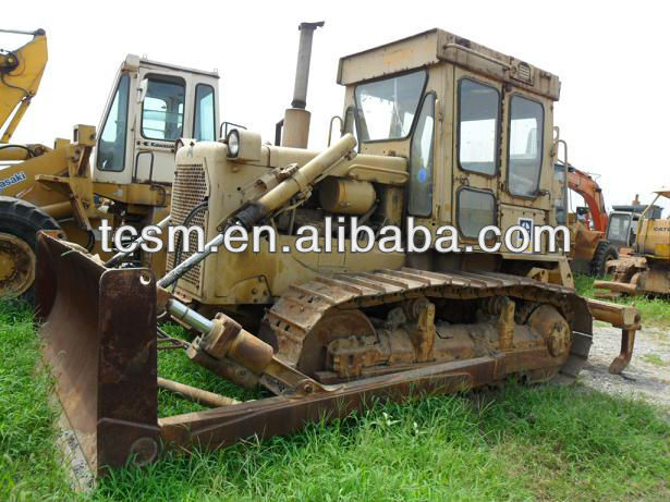 Japanese CAT105A crawler track bulldozers selling to african