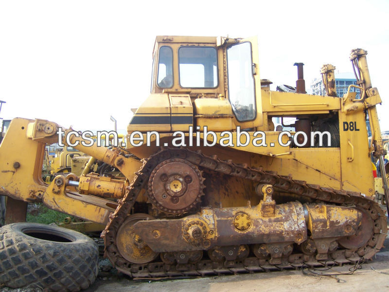 Japanese D8L crawler track bulldozers selling to african