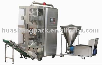 Liquid vacuum packing machine