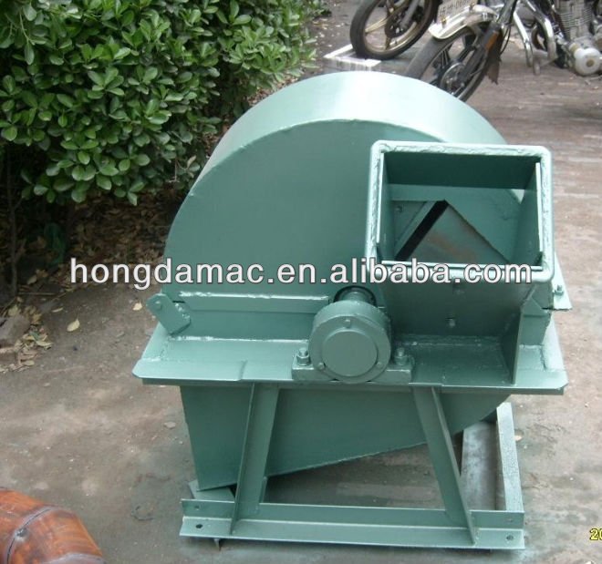 Low consumption mobile wood chipper