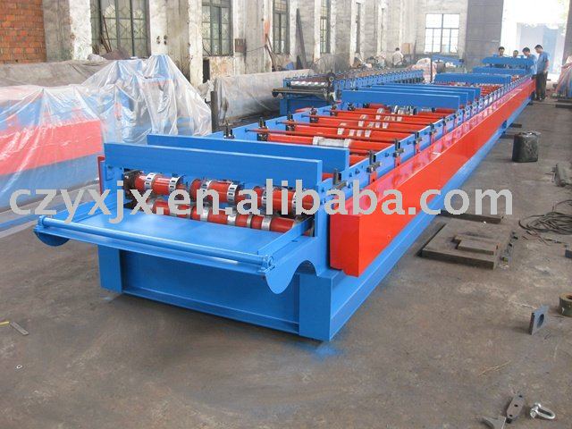 Metal deck roll forming machine