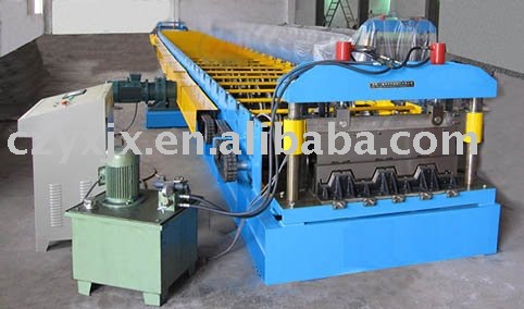 Metal deck roll forming machine