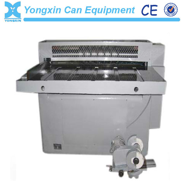 Metal sheet cutting machine with round knife