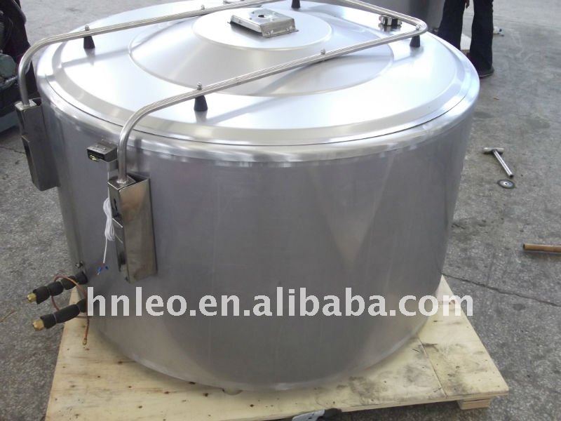 Milk cooling tank vertical type