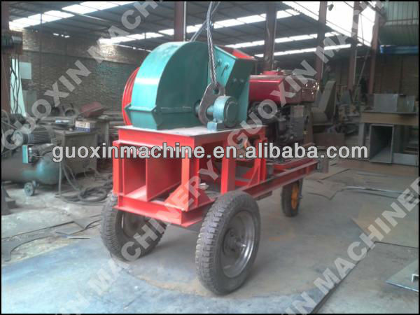 Mobile tractor base Wood crusher manufacture