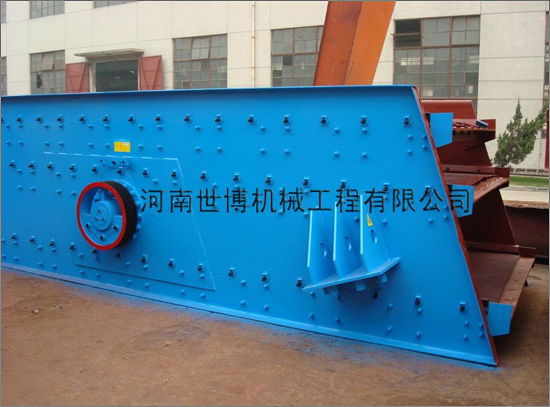 Mobile vibrating screen with reliable and stable performance