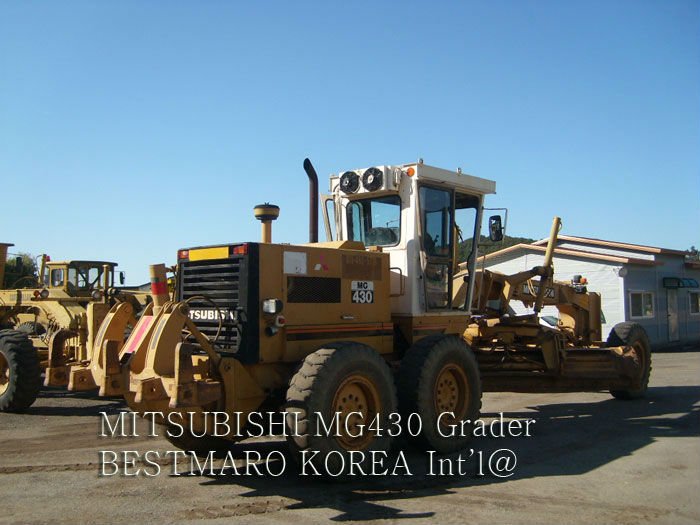 MOTOR GRADER