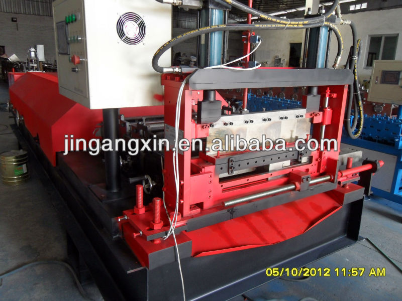 Multi-size ceiling pannel forming machine