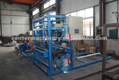 Multifunctional sandwich panel roll forming machine