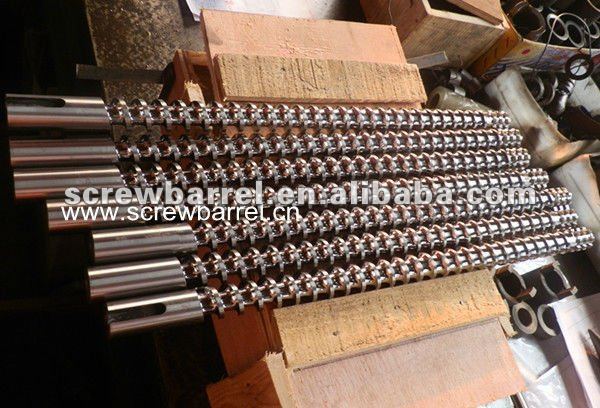 Nitrided screw and barrel for plastic granulator machine