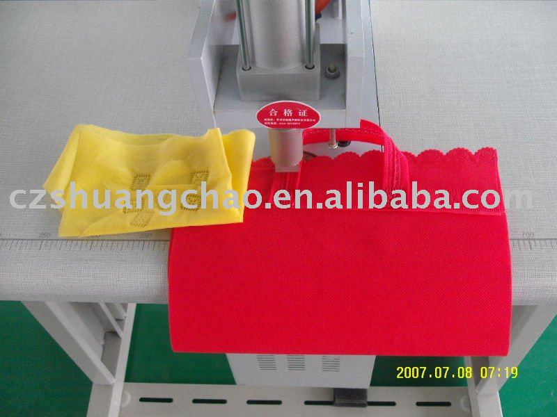 Non-woven fabric bag welding machine