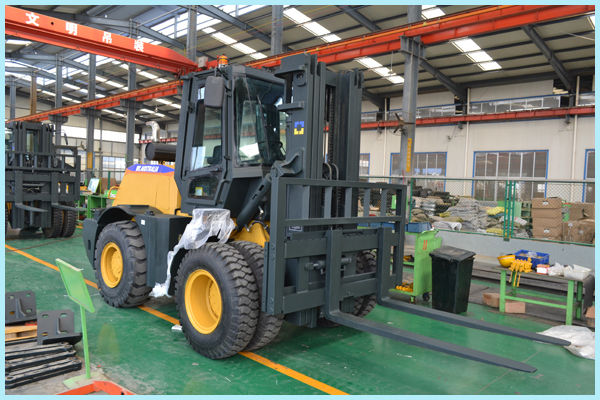 Off road forklift