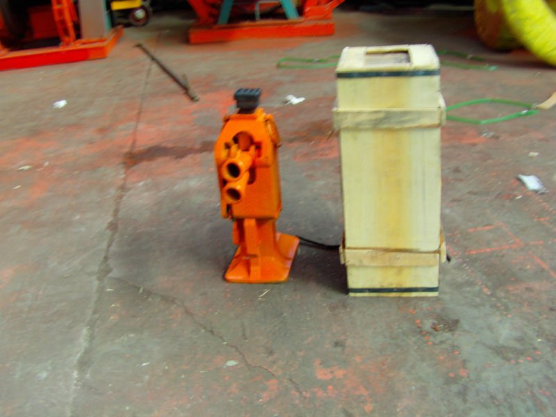 orange cast steel mechanical track jack ,rack-type jack ,rack lifting jack