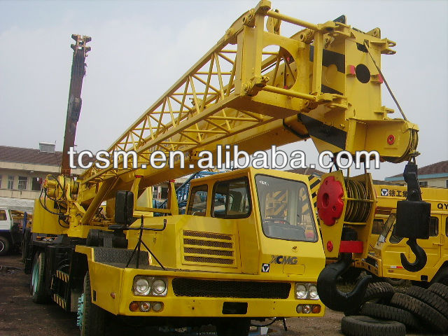 original Japanese used mobile truck cranes XCMG QY25E are exported from shanghai china