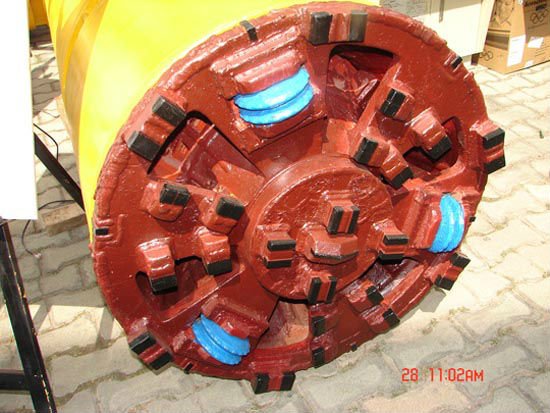 Pipe jacking machine Applicable to the giant pebble laccolith