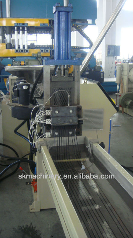 plastic granulating machine