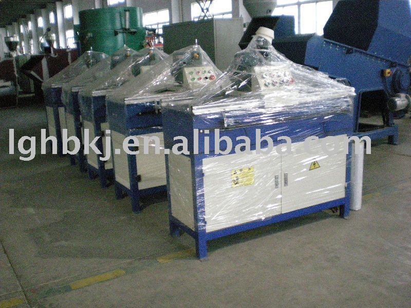 Plastic grinding machine