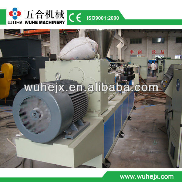 Plastic pipe extrusion machine