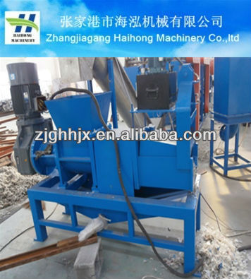 Plastic squeezing machine