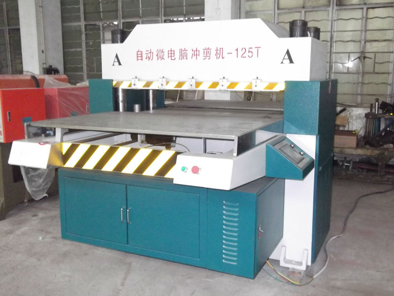 Plastic vaccum forming punching machine