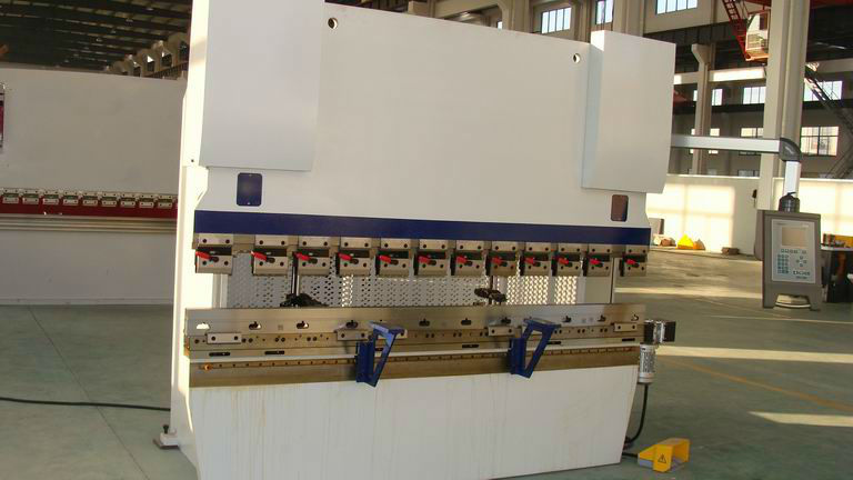 PRESS BRAKE (CNC )