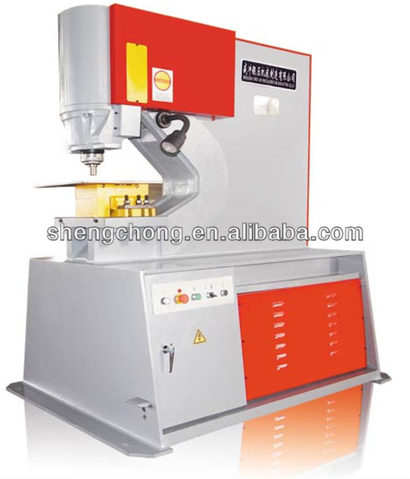 Punching machine, hydraulic single head punching machine equipped with punch grinding tool