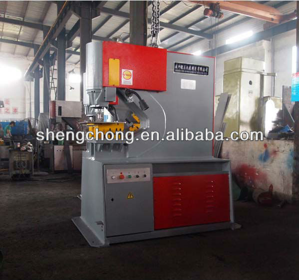 Punching machine, hydraulic single head punching machine is equipped with punch tooling one pace reachs the designated position