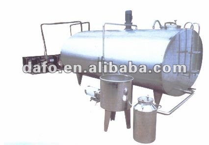 Refrigerated bulk milk cooler