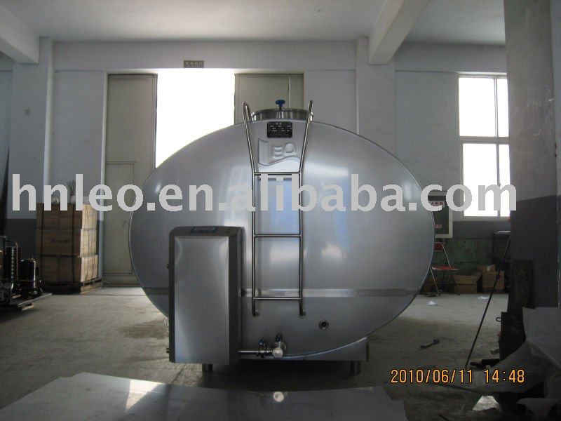 Refrigerated milk cooling tank