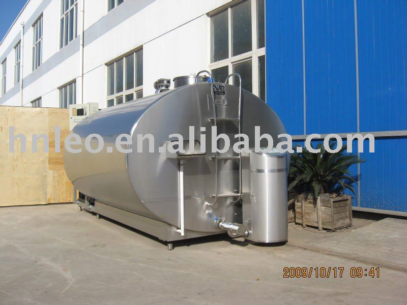 Refrigerated milk cooling tank