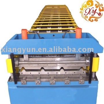 Roll forming machine