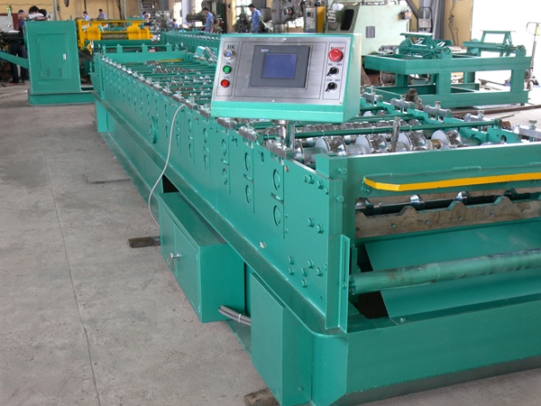 ROLL FORMING MACHINE