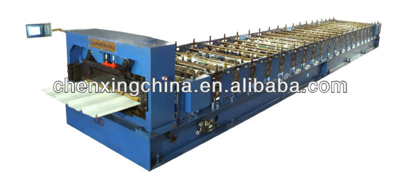 Roof forming machine