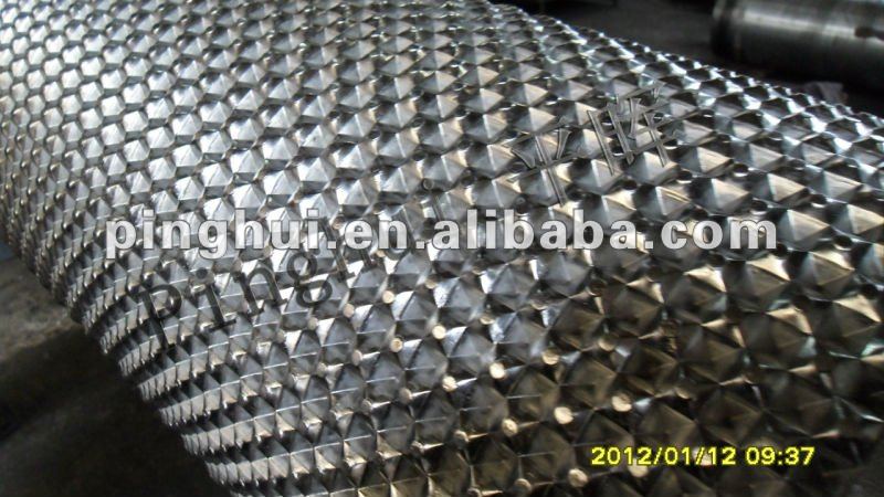 Rubber and plastics forming embossing roller