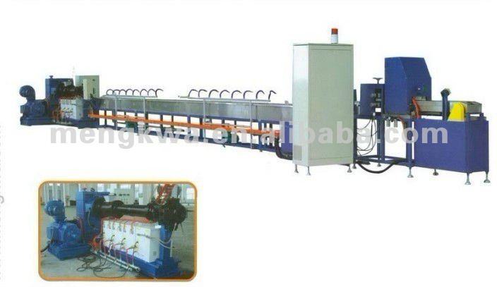 Rubber extruding machine