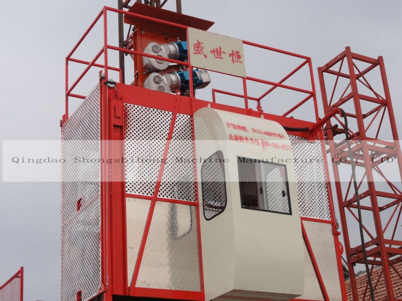 SC200/200 frequency conversion hoist with twin cage construction hoist