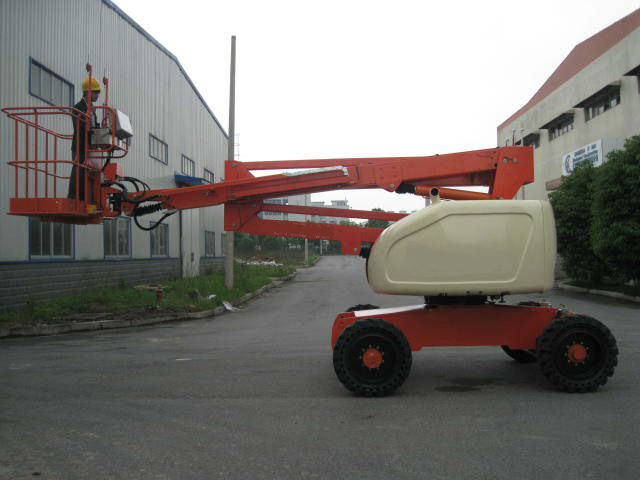 self-propelled articulated boom lift