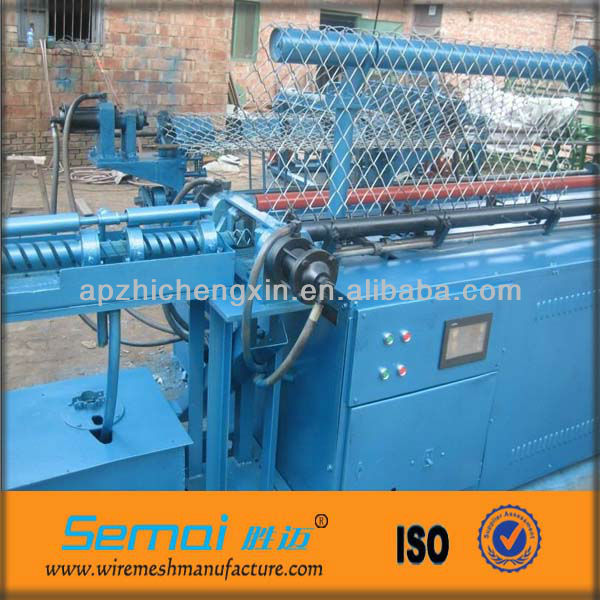 Semai-automatic chain link mesh machine