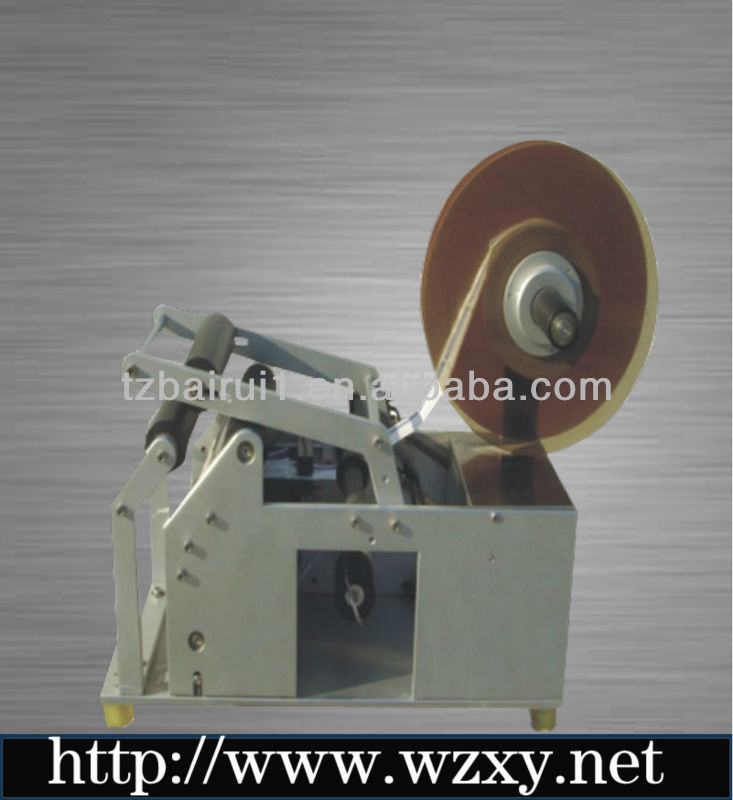 Semi-auto round bottle labeling machine